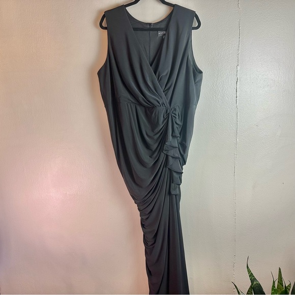 Betsy Adam Black V-Neck Ruched Ruffle Column Gown Sz 22 - Picture 1 of 9
